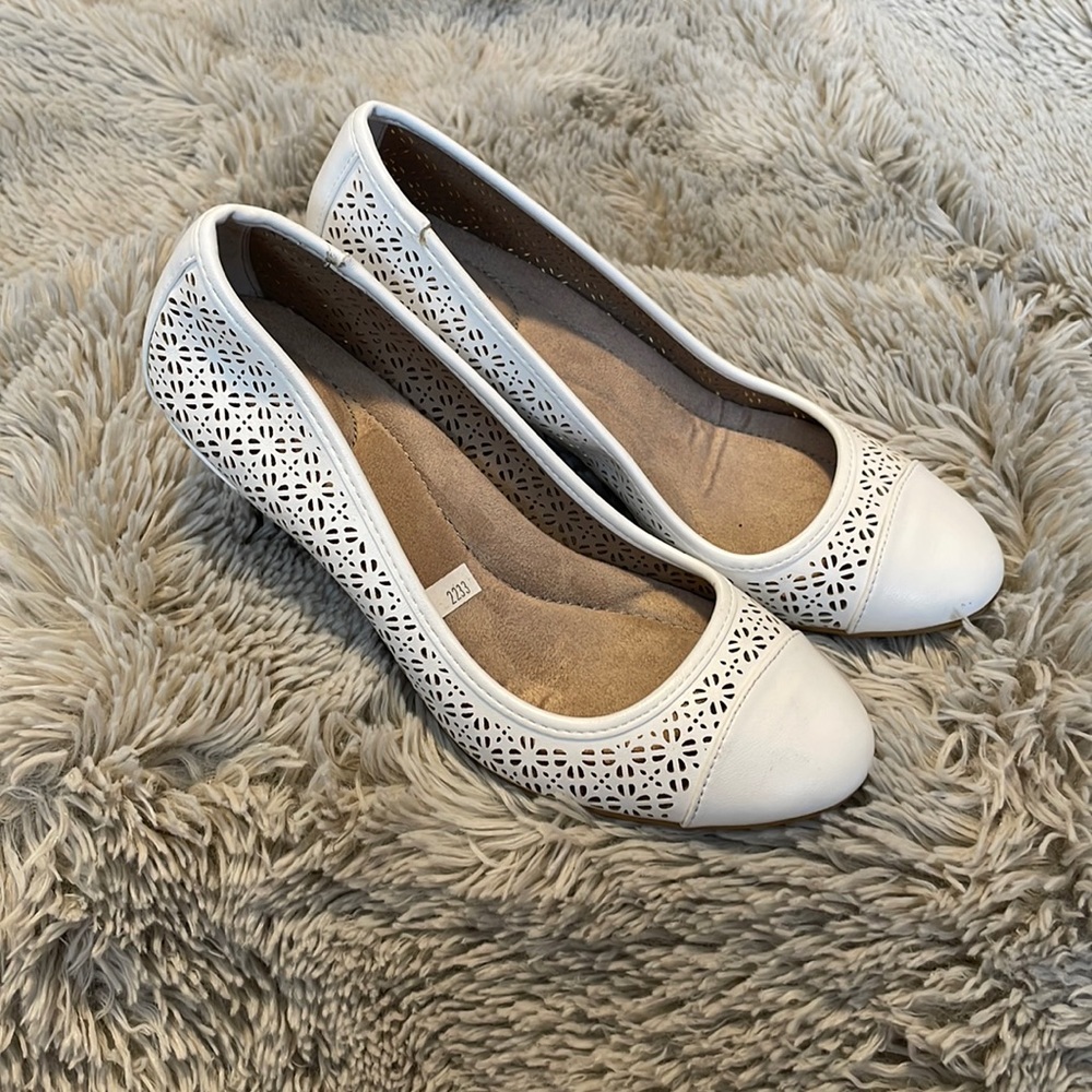 NEW Giani Bernini White Heels. Size 8.5M